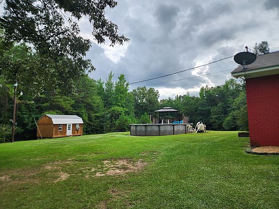 3rd image of 570 Sexton Rd