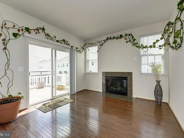 22677 Flowing Spring Sq — Photo 13