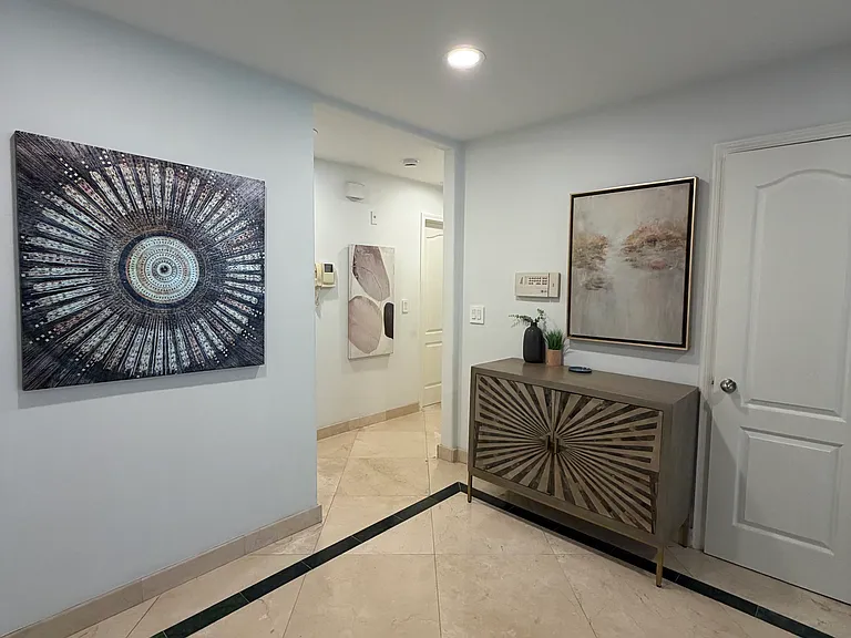 435 Arnaz Dr #200 — Photo 6