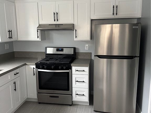 2nd image of 1001 El Tejon Ave