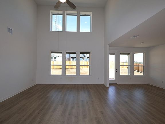 4th image of 3977 Waco Way