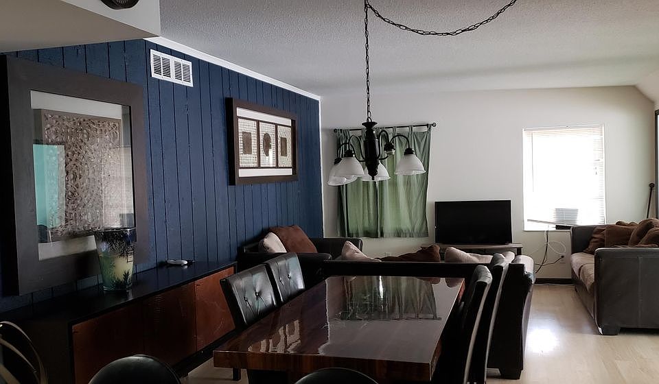 1st image of 110 Banyan Dr