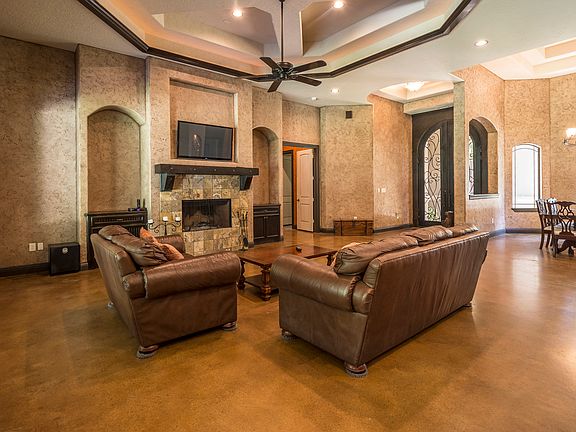 3rd image of 11058 Crawford Cir