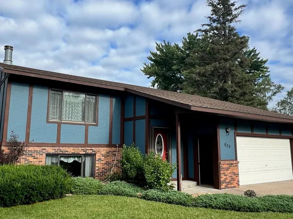 605 12th St NE, Little Falls, MN 56345