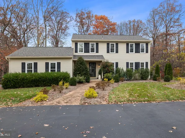 12322 Ox Hill Rd, Fairfax, VA 22033