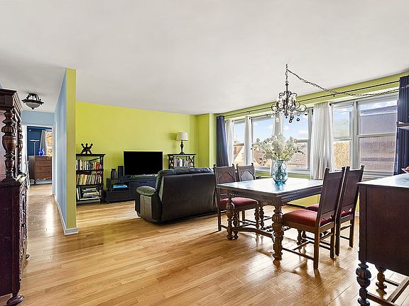 3rd image of 135 Ocean Pkwy APT 4U