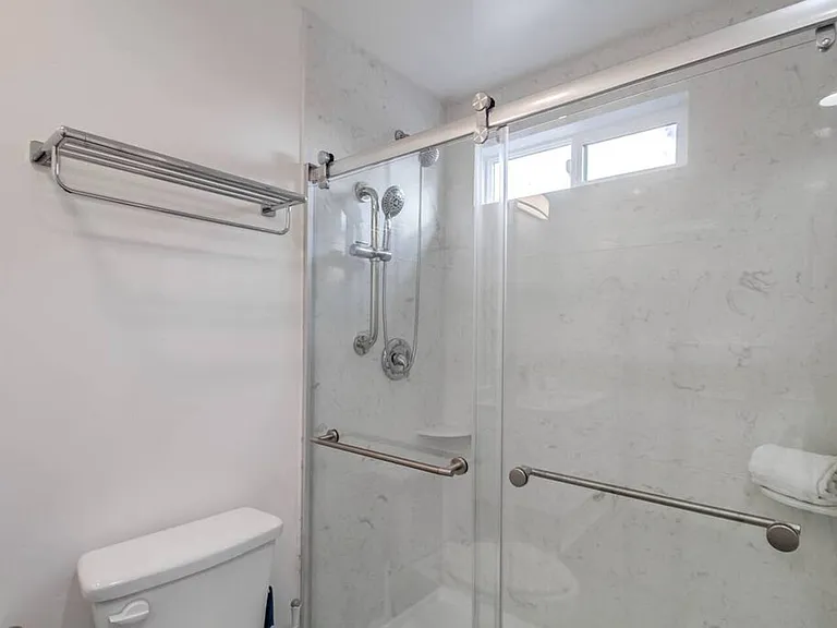 Full bathroom2