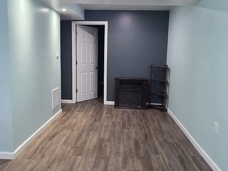 326 Foxcroft Dr — Photo 3