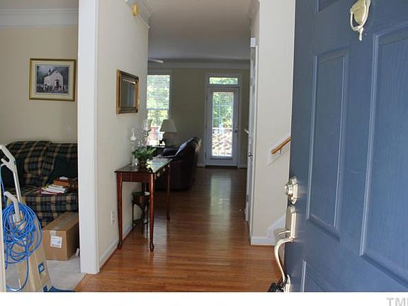 3rd image of 8 New Bedford Ct