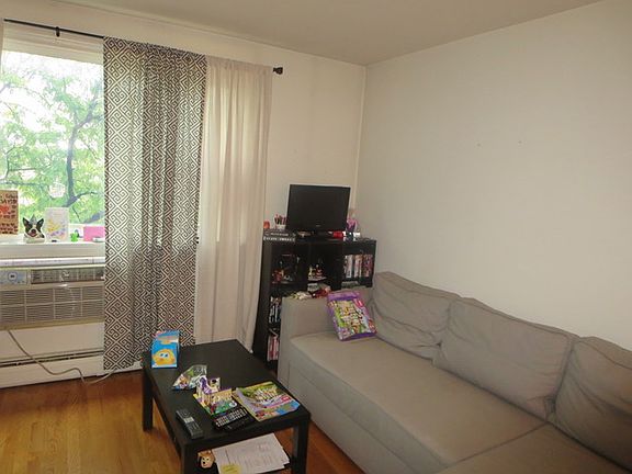 3rd image of 4600 N Cumberland Ave Unit 306