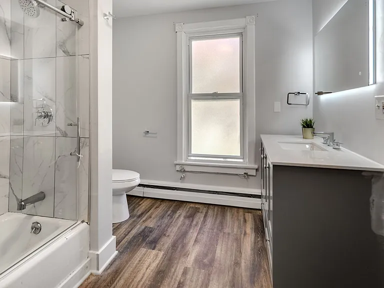601 E State St — Photo 133