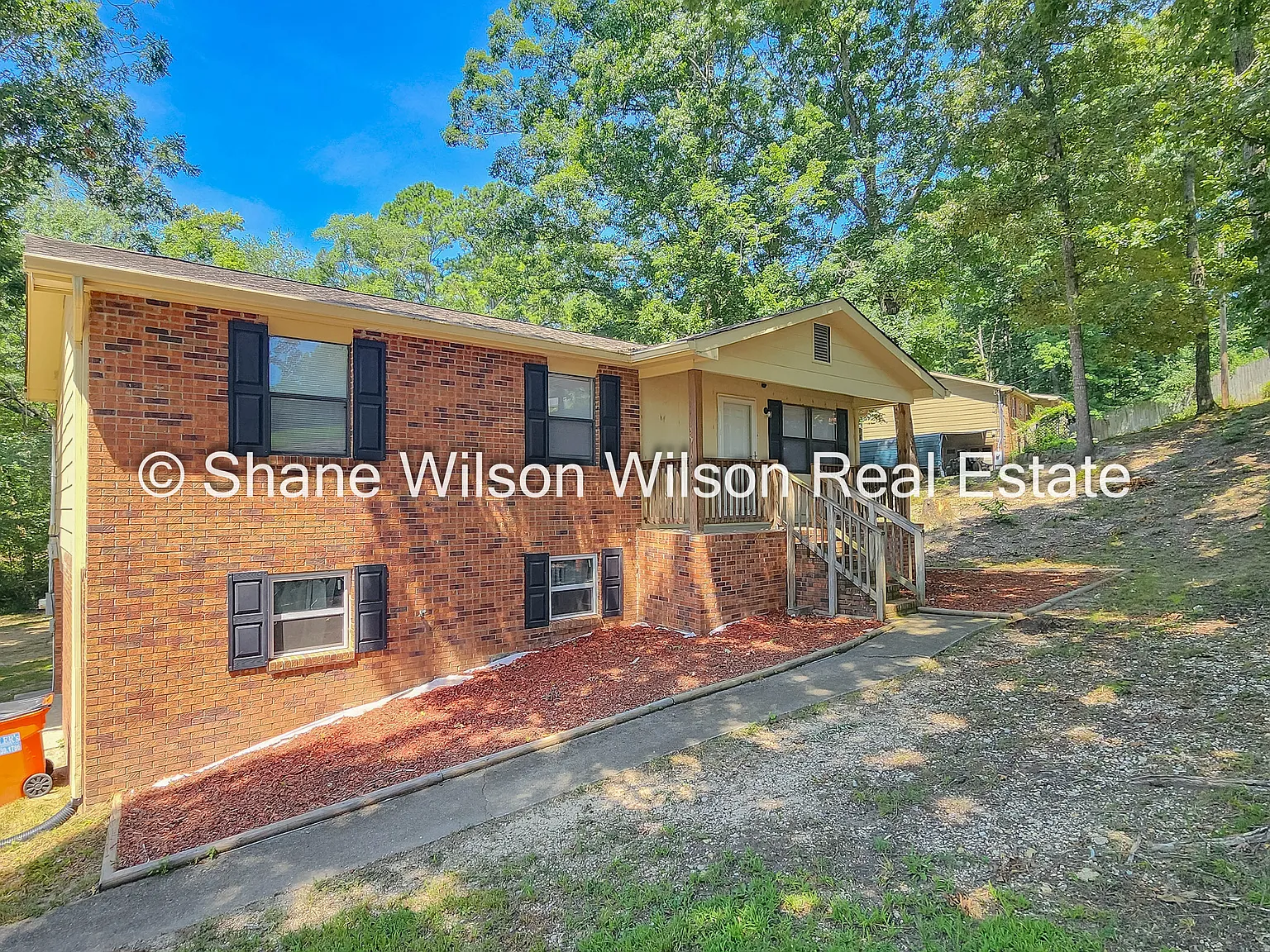 3 bed, 1.5 bath, 1092 sqft, $1,699 — Photo 2