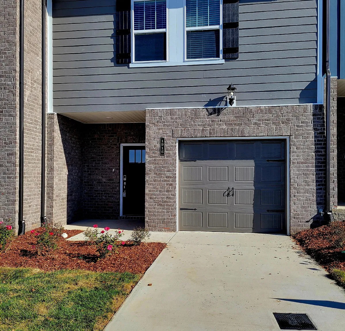3 bed, 2.5 bath, 1601 sqft, $1,825 — Photo 1