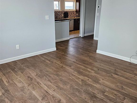 3rd image of 539 W Park Ave #2