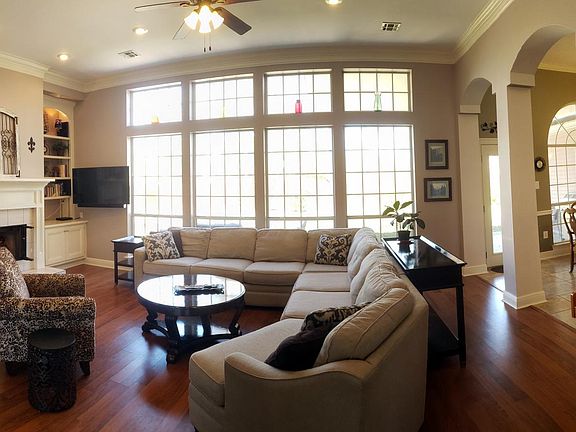 4th image of 665 Sweet Bay Dr