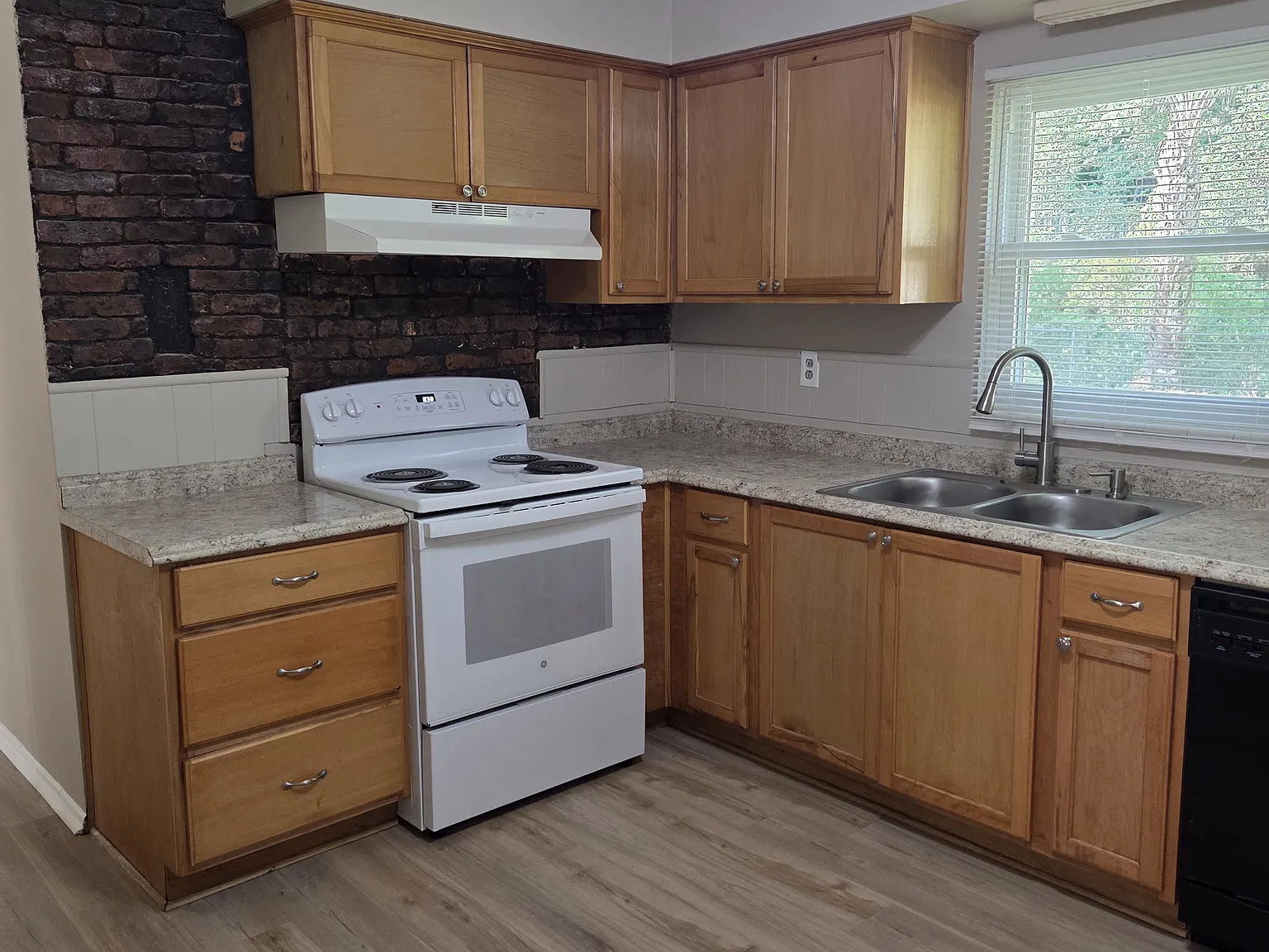 3 bed, 1185 sqft, $1,200 — Photo 4