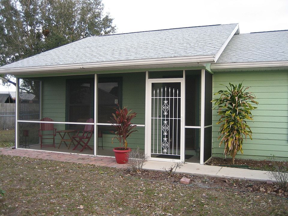 A great screen porch on the front