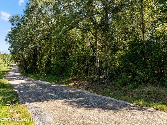 2nd image of 326 Magee Hill Rd