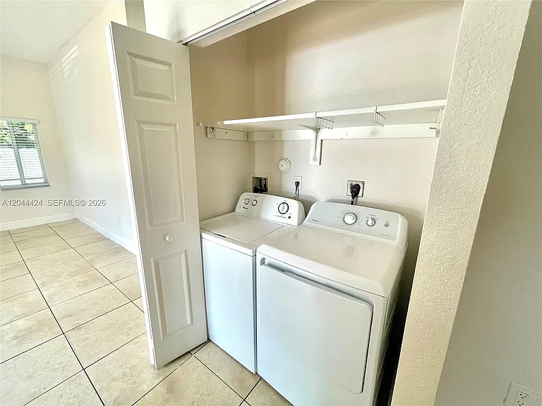 2487 W 5th Ct — Photo 9