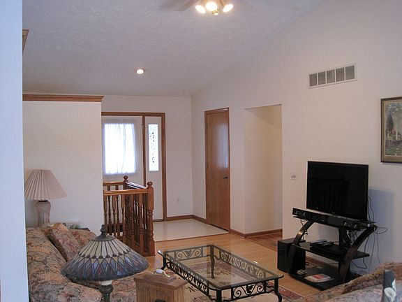 3rd image of 11294 Stonehedge Dr