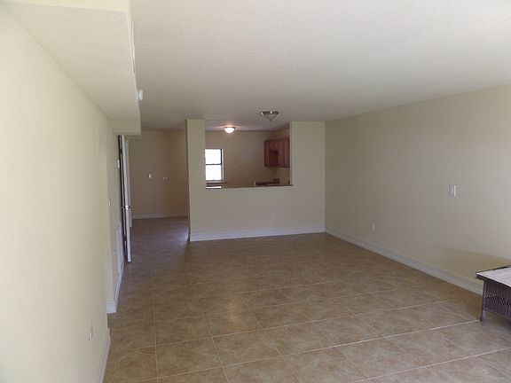 3rd image of 615 Oak St APT B