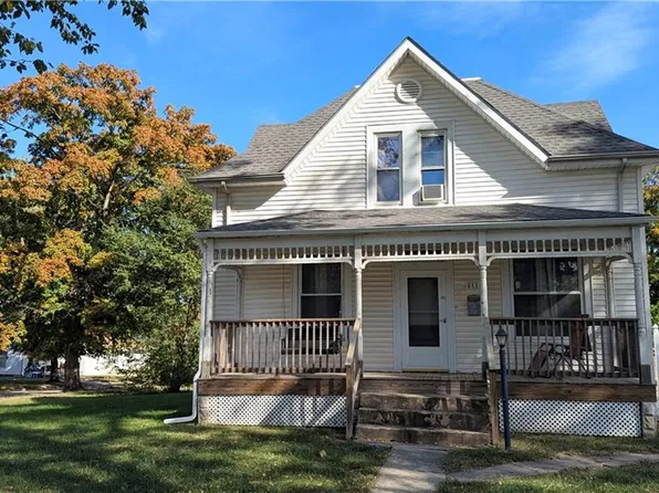 511 N 6th St, Hiawatha, KS 66434