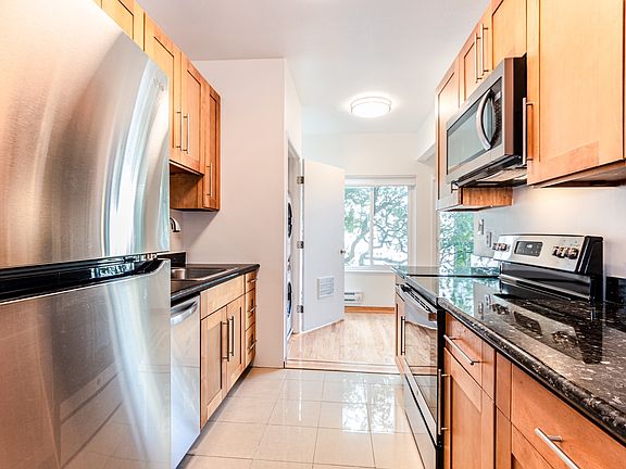 2nd image of 2080 Gough St #205