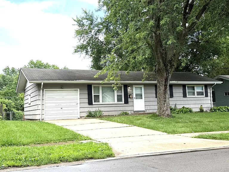 38 Fenwick Dr — Photo 1
