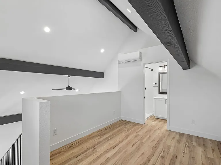 The Crest |NEWLY Renovated Studios, Lofts, 1, 2 & 3 Bedroom Homes Near the Beach — Photo 17