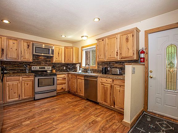 4th image of 8653 Golden Ave