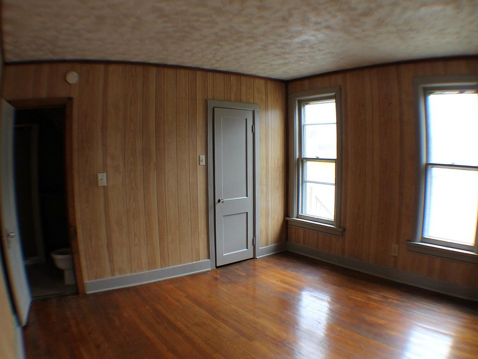 2nd image of 105 Forest St APT 1A