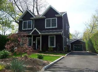 12 Coles Ave, Amityville, NY 11701