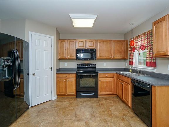 3rd image of 6158 Woodford Dr