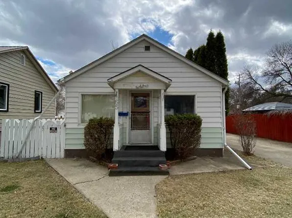 65 N 3rd St NW, Medicine Hat, AB T1A 6K4