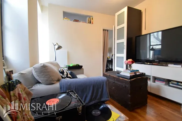 Rented by J Misrahi Realty Corp | media 20