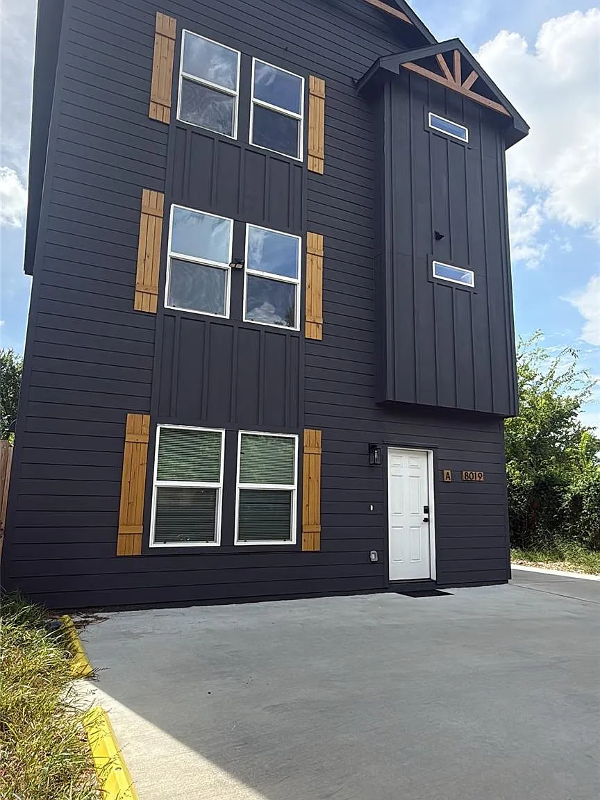 3 bed, 2.5 bath, 1900 sqft, $1,775 — Photo 1