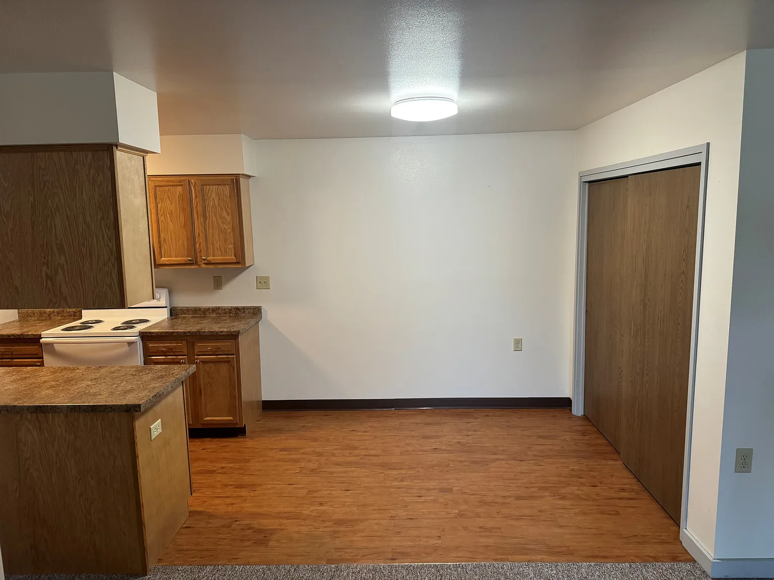 2 bed, 600 sqft, $460 — Photo 2