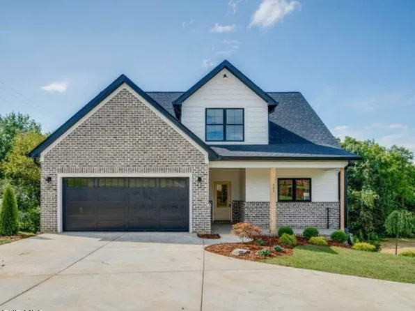 585 Carroll Creek Rd, Johnson City, TN 37601