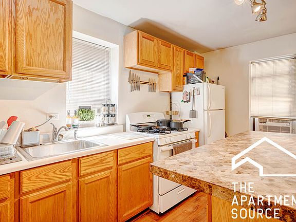 2nd image of 1627 N Winchester Ave APT Ch1