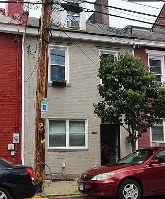 1709 Sarah St — Photo 1