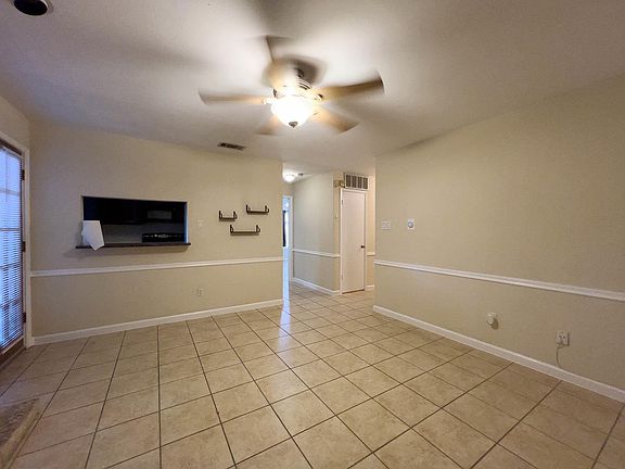 4th image of 3506 Speedway St #106