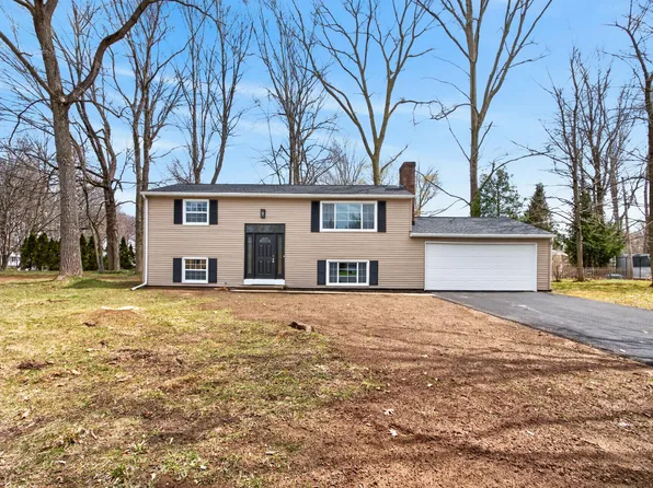 639 Ironwood Cir, Webster, NY 14580