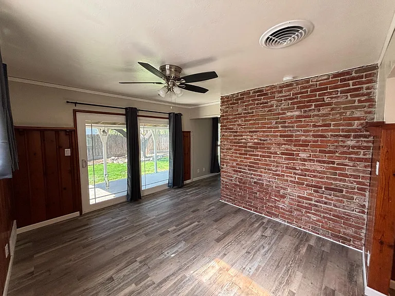 1903 W Fountain Way — Photo 4
