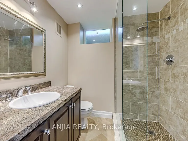 2419 Lionheart Cres — Photo 33