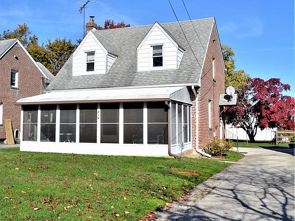 3rd image of 216 Arlington Ave