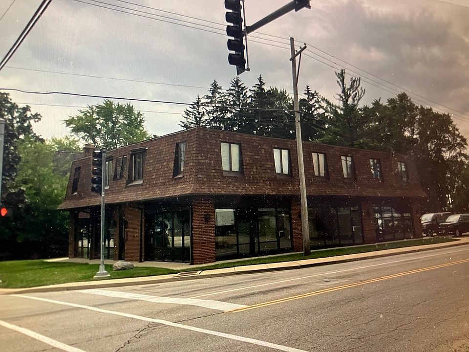 1st image of 558 Main St