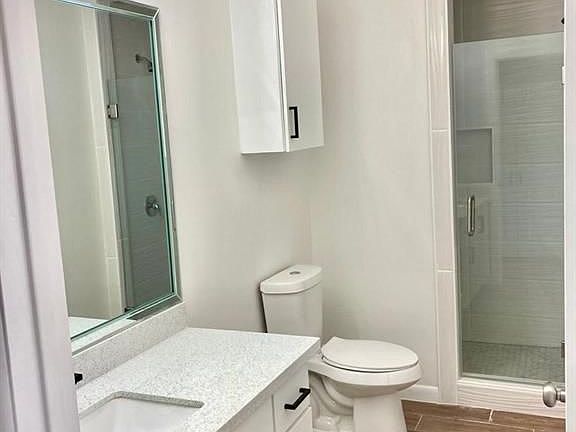 4th image of 1312 S Xanthia St #1