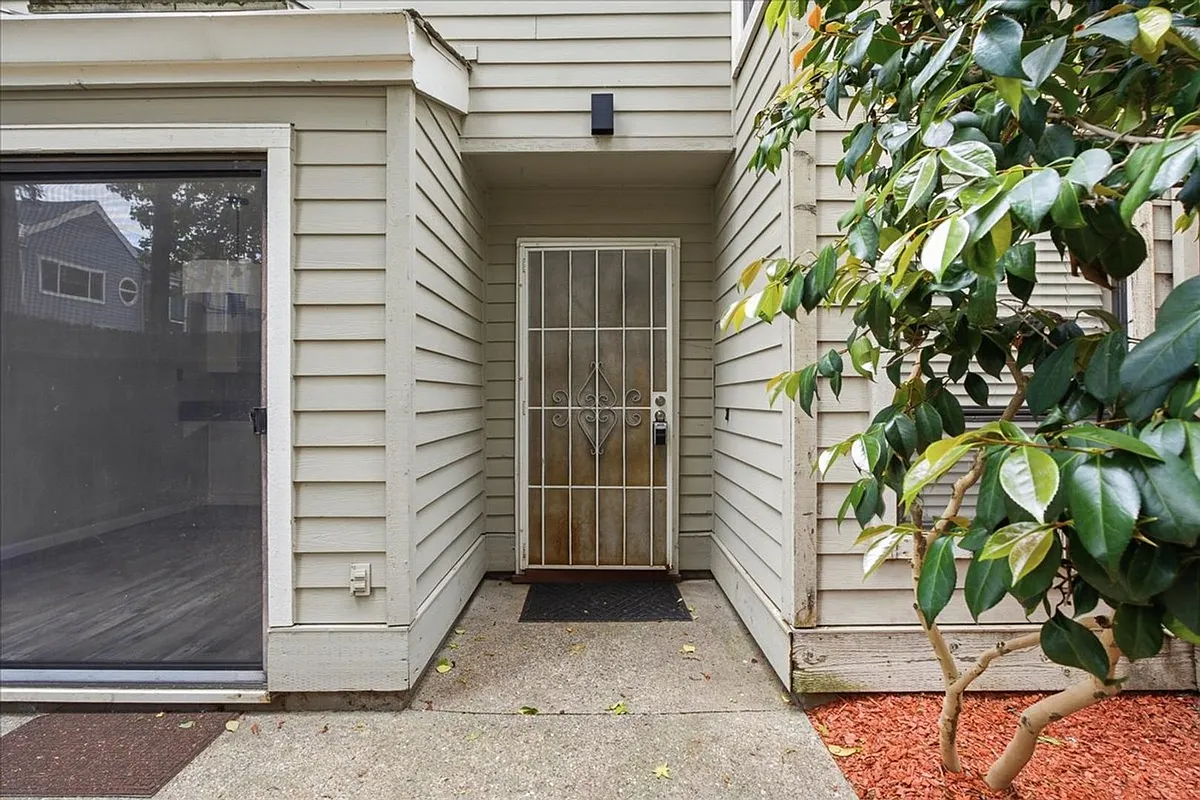 Building Photo - 1515 Hood Rd #F