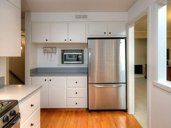 3rd image of 430 Sylvia Way