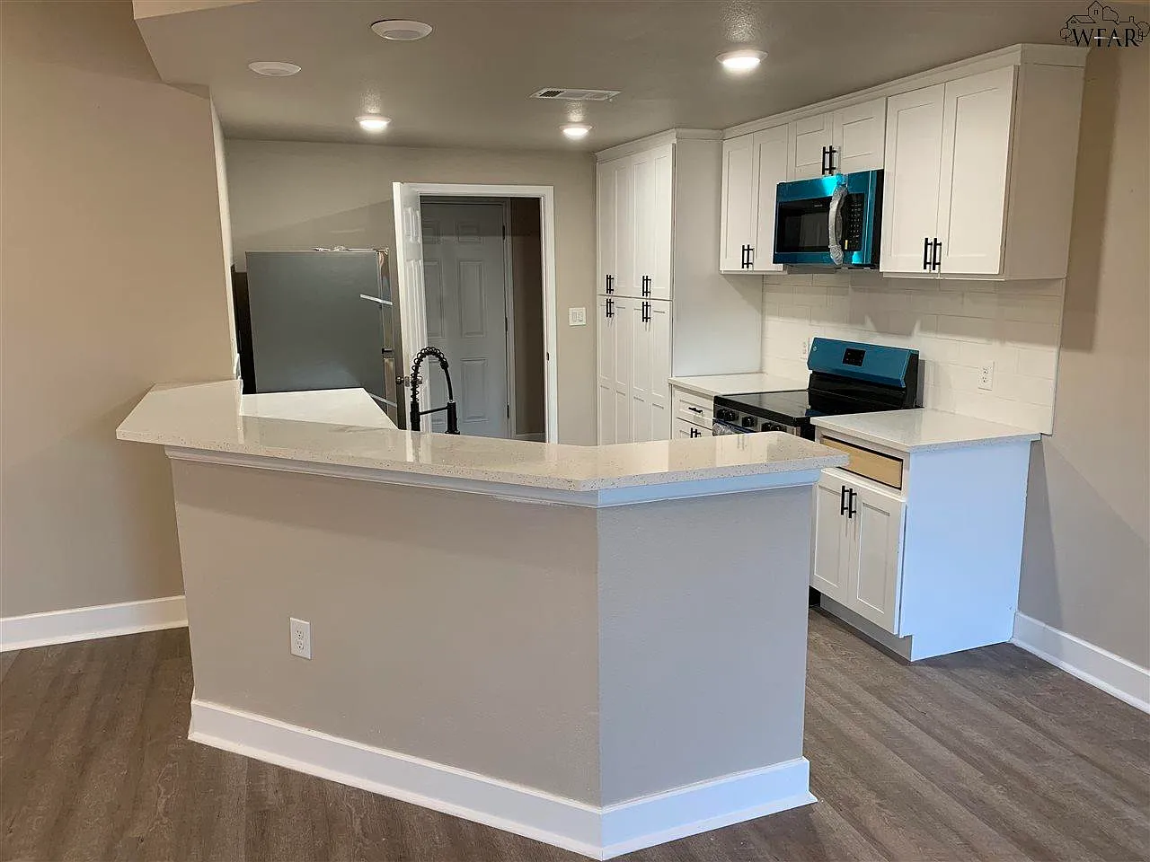 3 bed, 2.5 bath, 1691 sqft, $1,950 — Photo 3